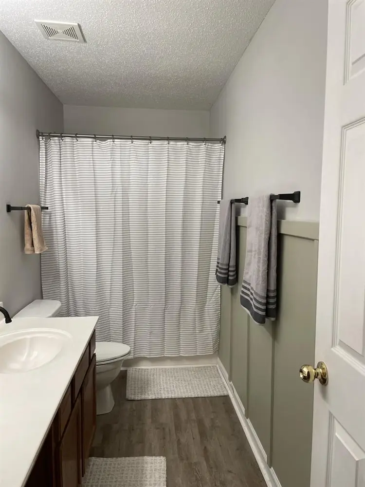 Private Bed and Bathroomm