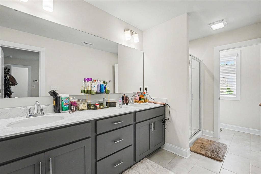 THREE FLOOR THREE BEDROOM HOUSE