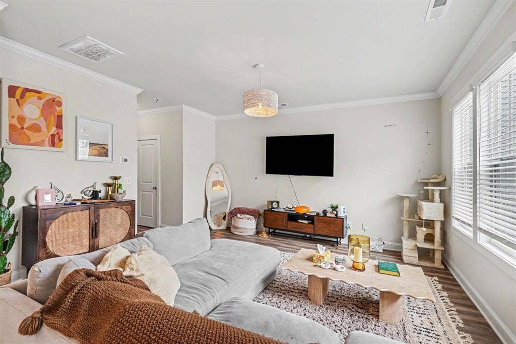 THREE FLOOR THREE BEDROOM HOUSE