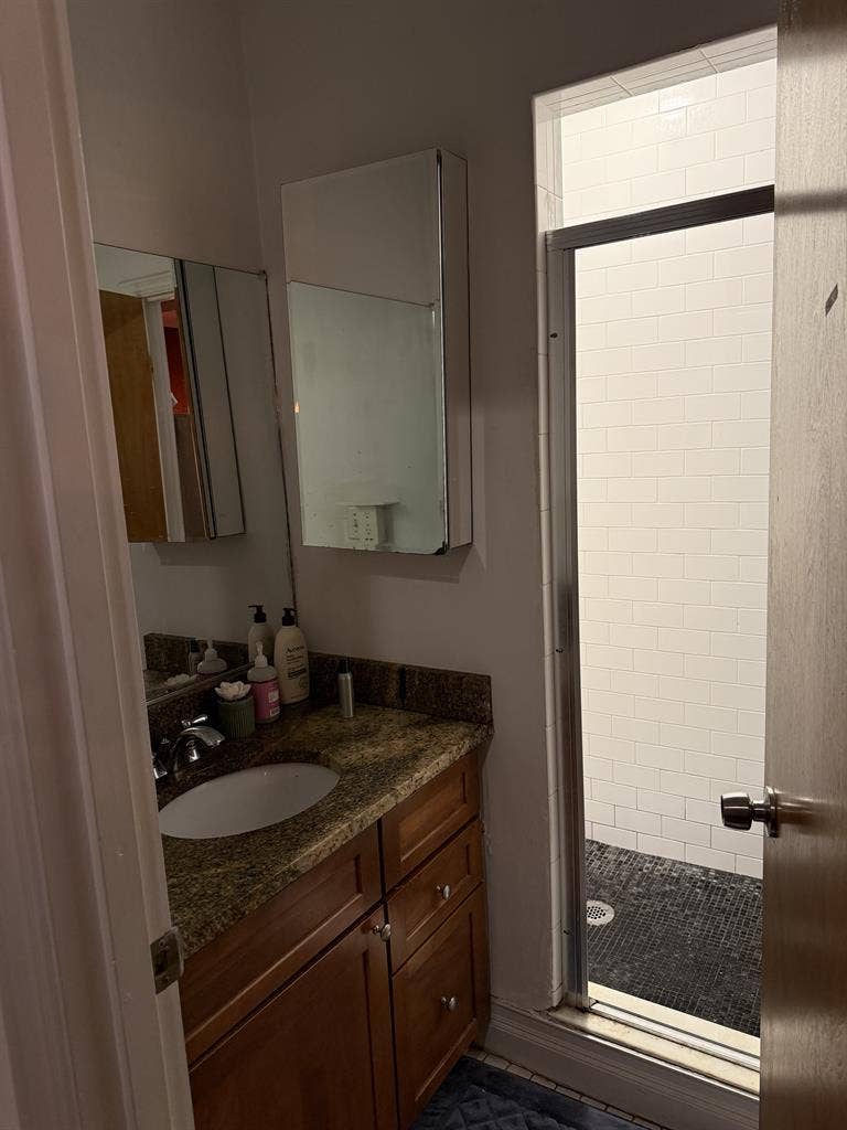 ROOM FOR RENT (sept.1 move-in)
