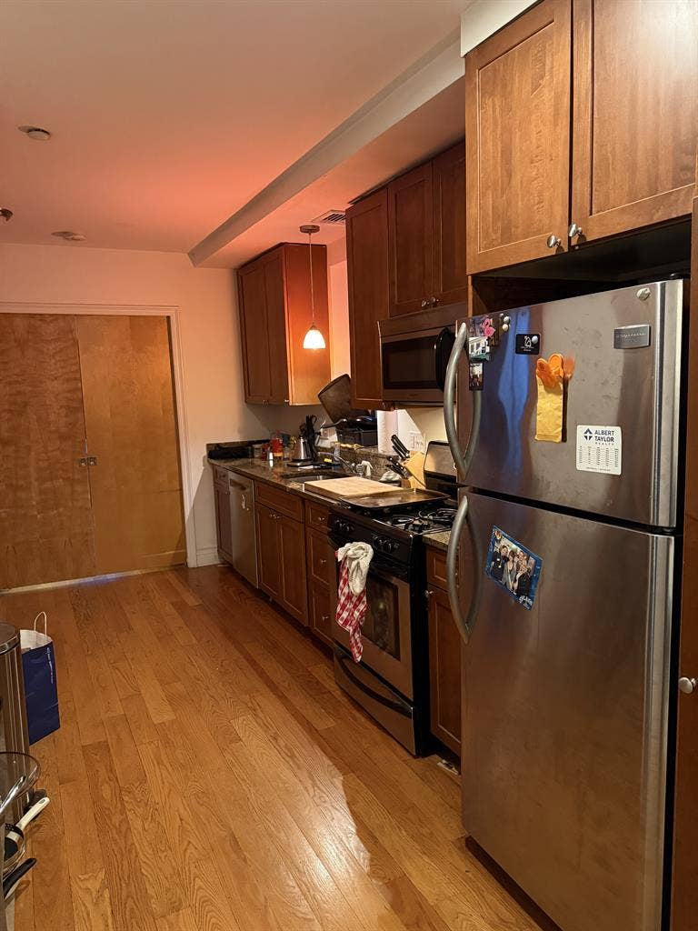 ROOM FOR RENT (sept.1 move-in)