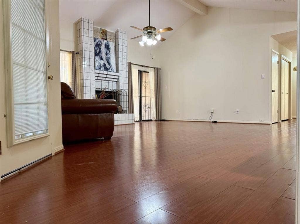Looking for a roommatee