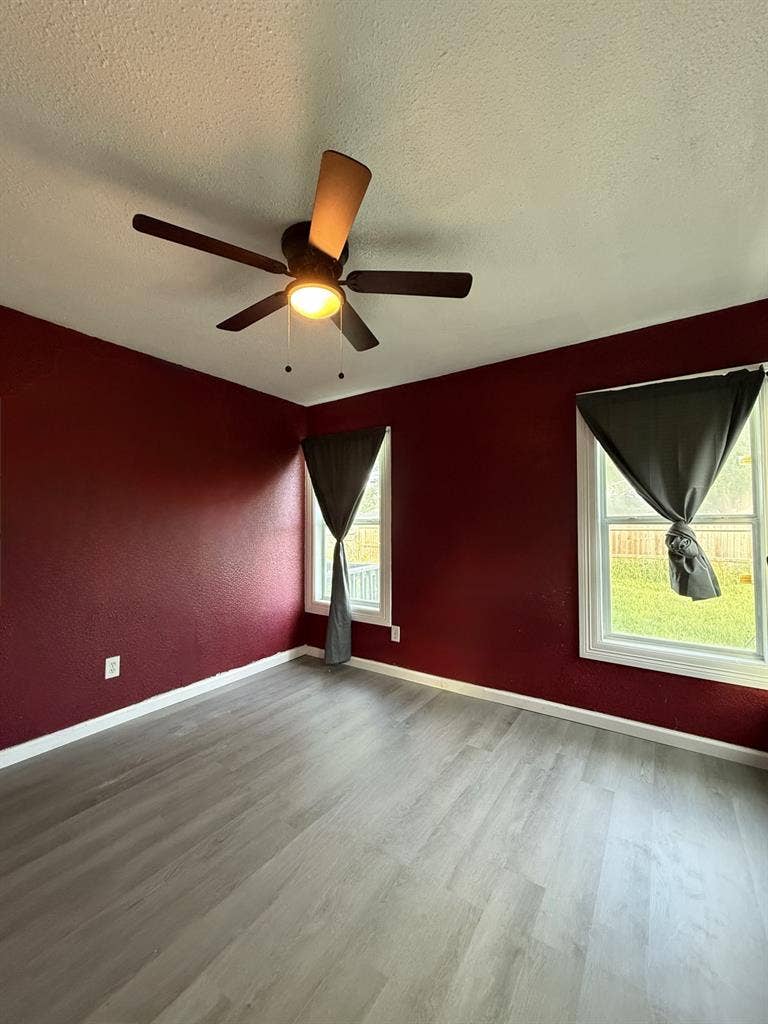 Looking for Female Roommate