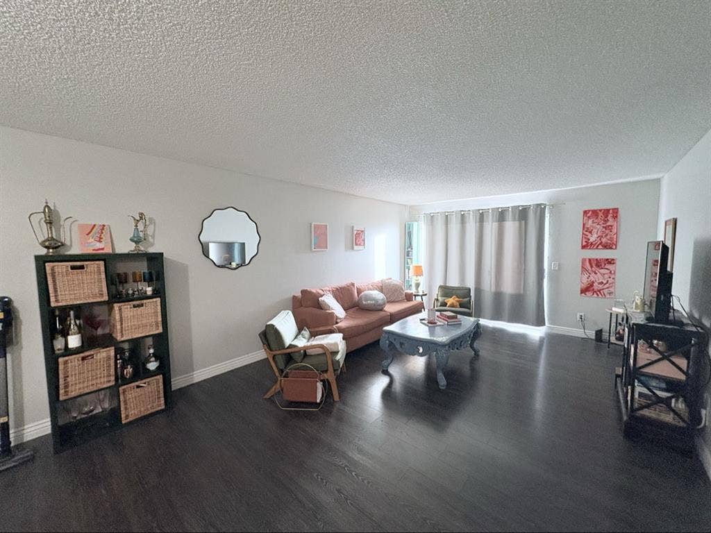 Looking for a roommate July/August