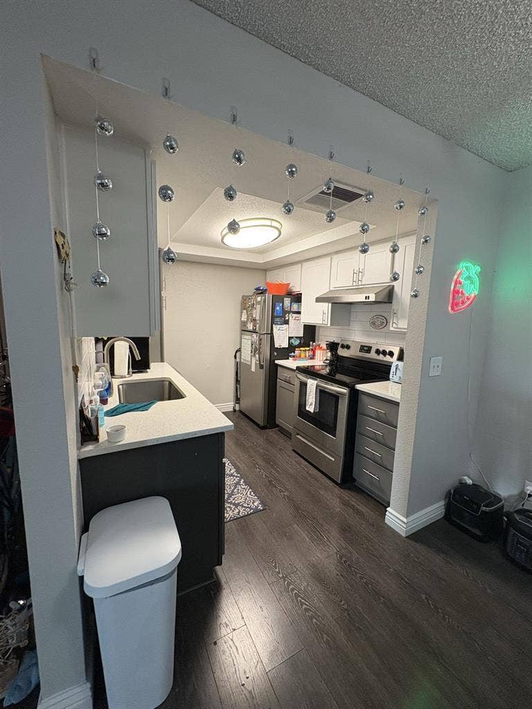 Looking for a roommate July/August