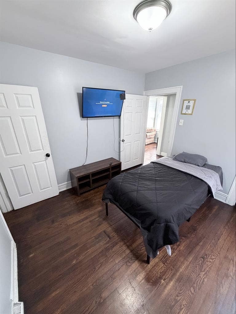 Comfortable room for rent men only