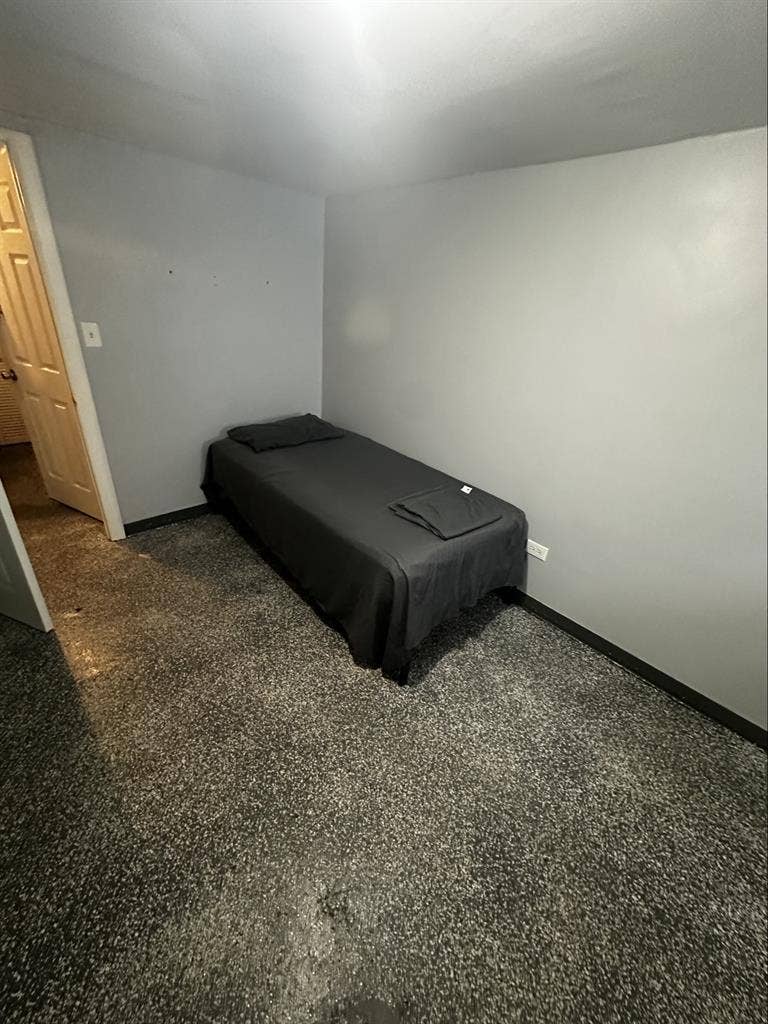 Comfortable room for rent men only