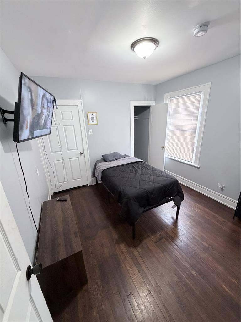 Comfortable room for rent men only