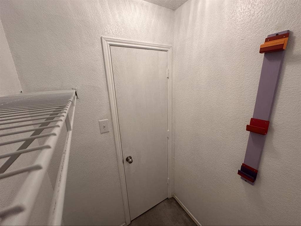 Room available FW/Keller