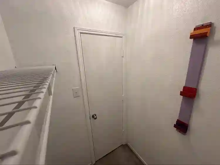 Room available FW/Keller
