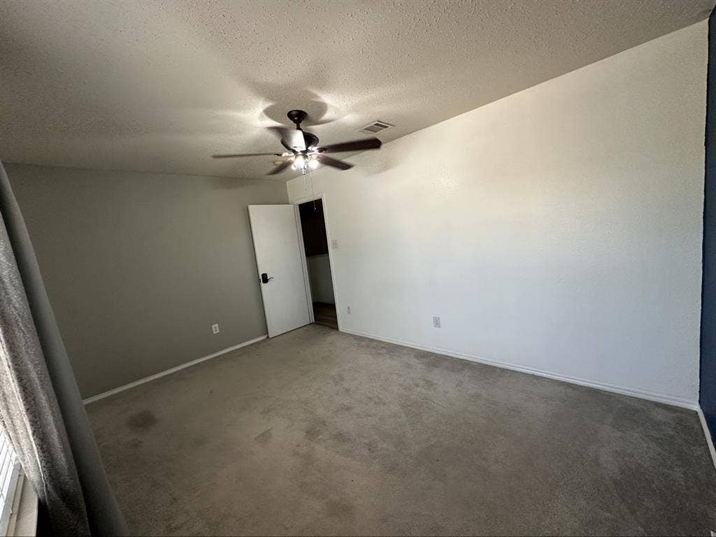 Room available FW/Keller