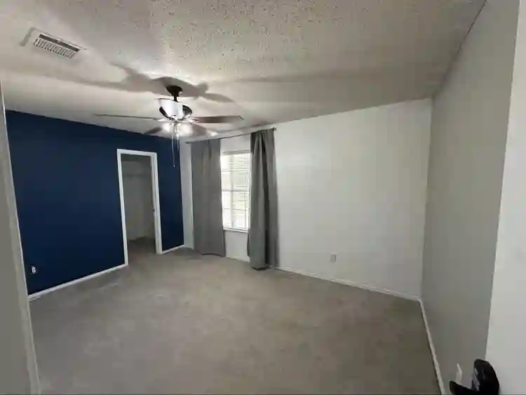Room available FW/Keller