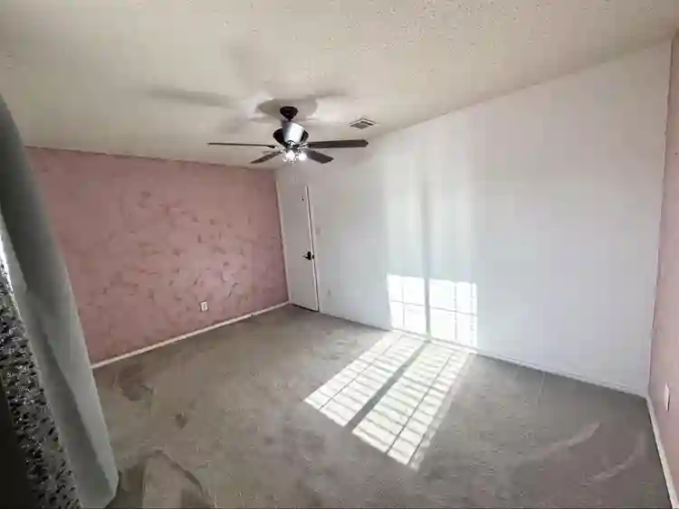Room available FW/Keller