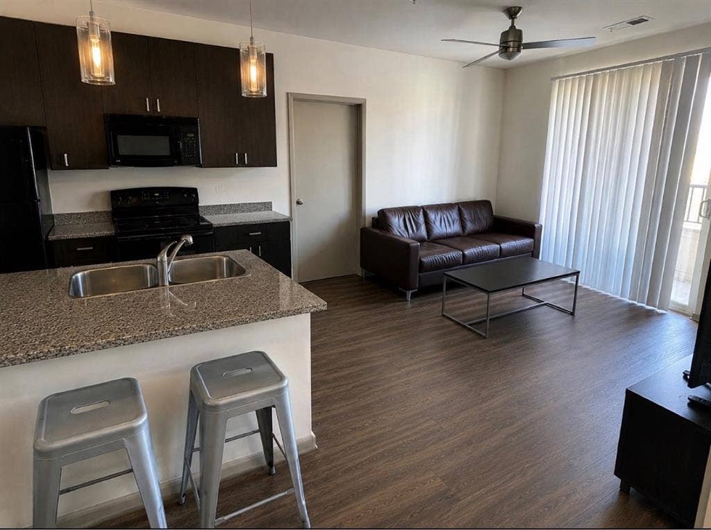 Student apartment sublease!!!