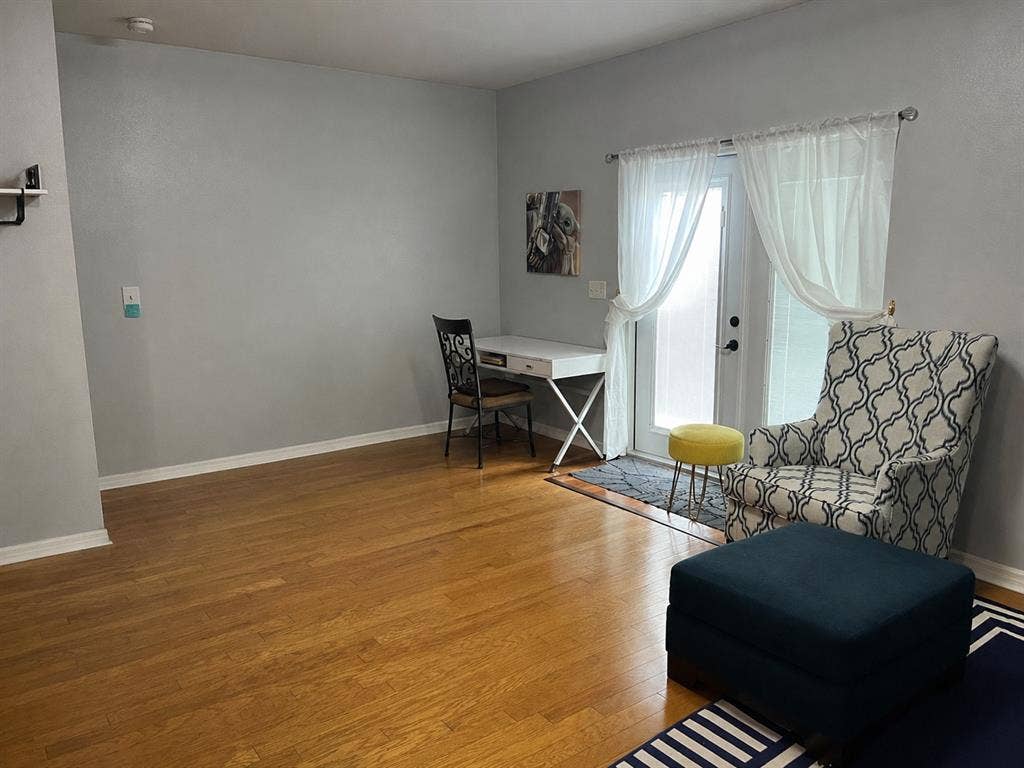 Private Room in St. Pete Townhouse