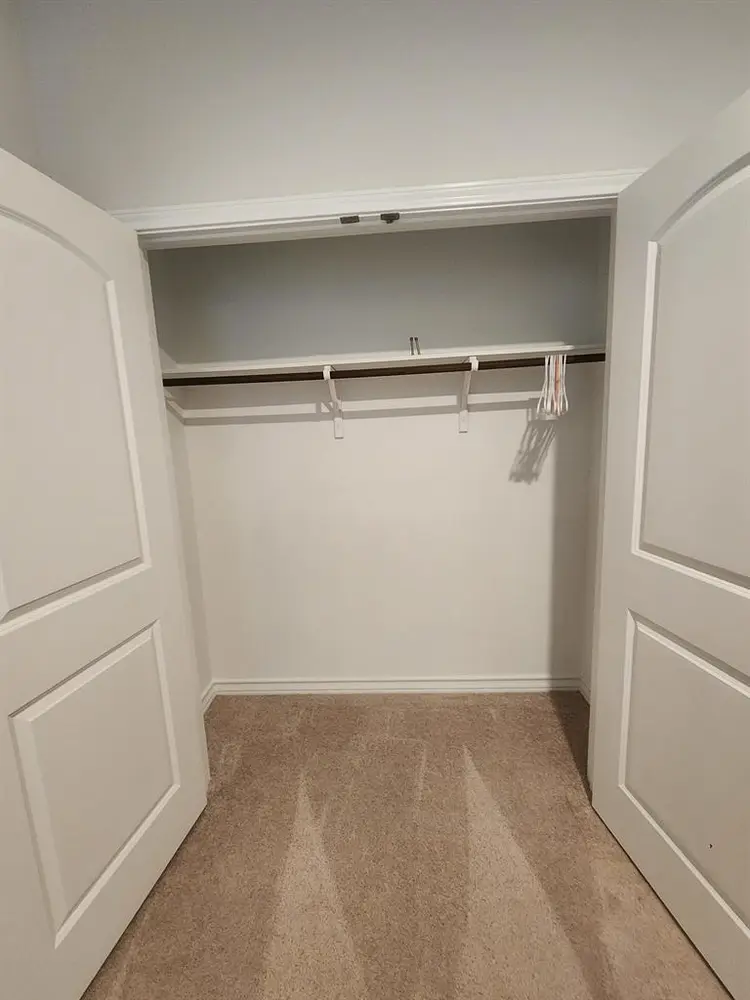 Buda; 1 room available