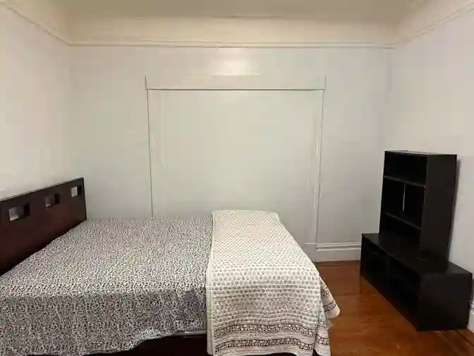 Spacious room available for Rent