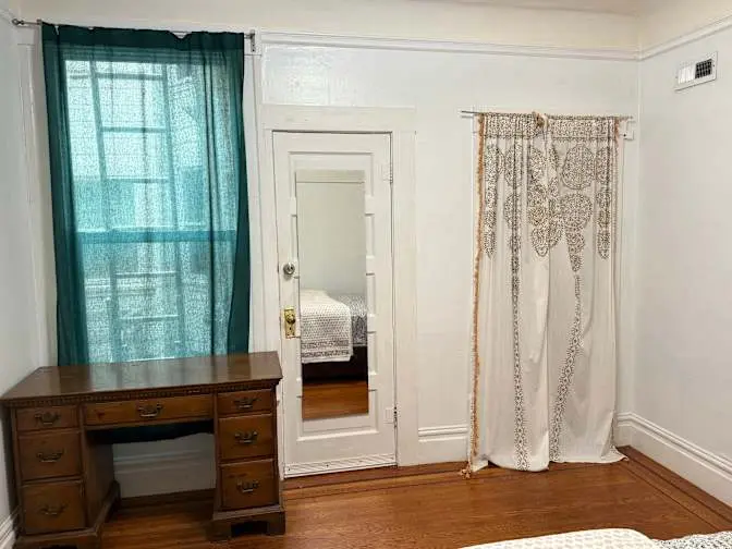Spacious room available for Rent