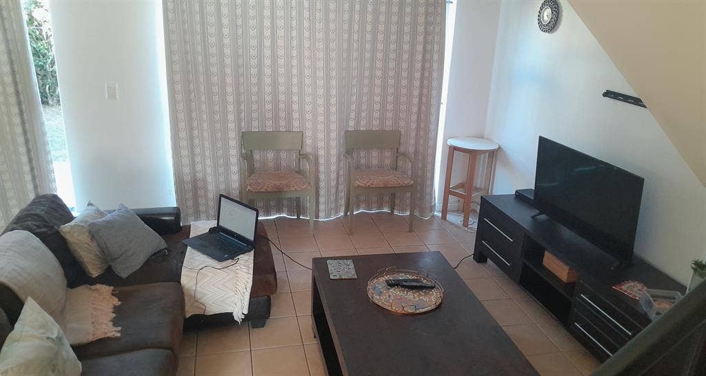 Comfy, Quiet + Private! Room Avail