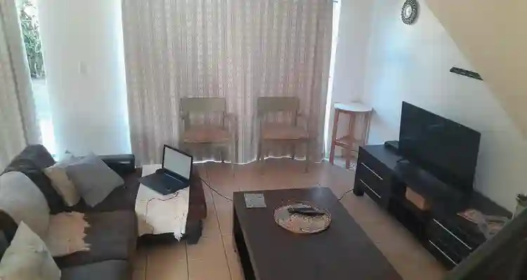 Comfy, Quiet + Private! Room Avail