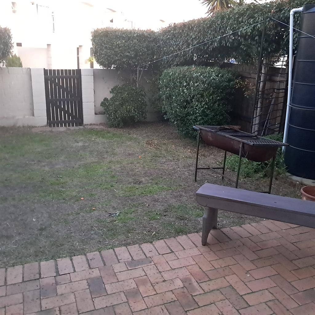 Comfy, Quiet + Private! Room Avail