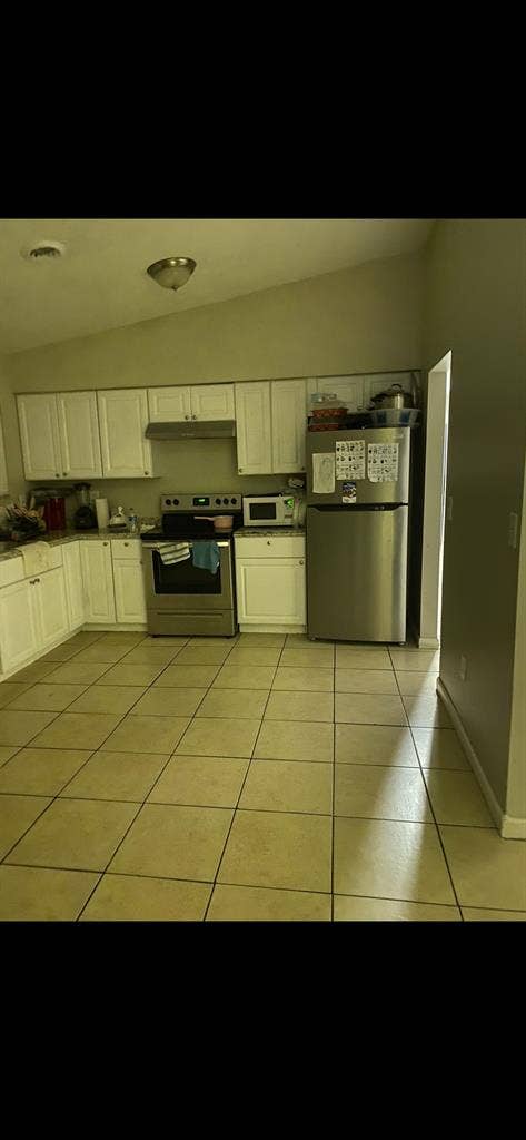 Room for rent in family household