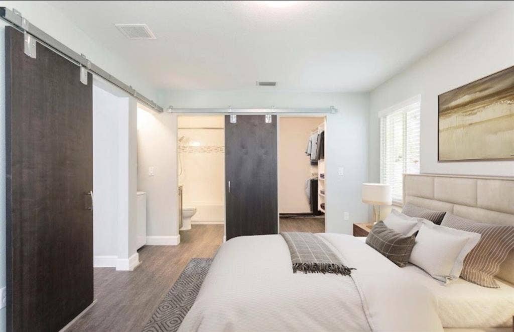 LEASE TAKEOVER-NEAR AIRPORT & DT