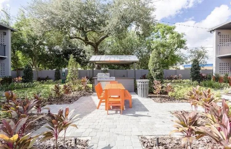 LEASE TAKEOVER-NEAR AIRPORT & DT