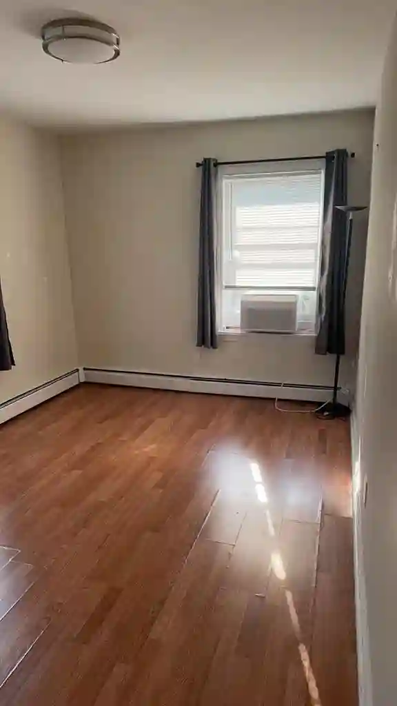 ROOM for rent. Somerville NJ