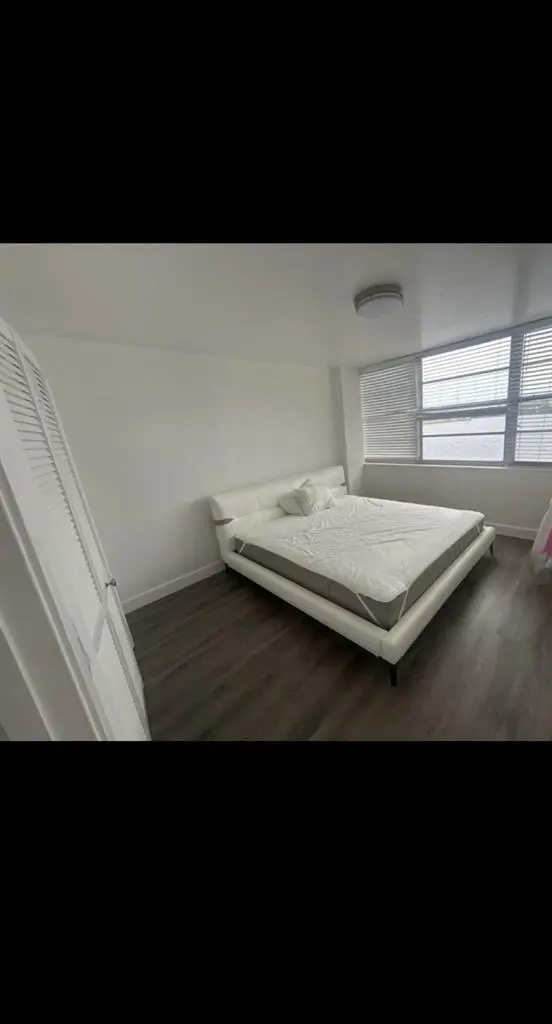 Looking for female roomate