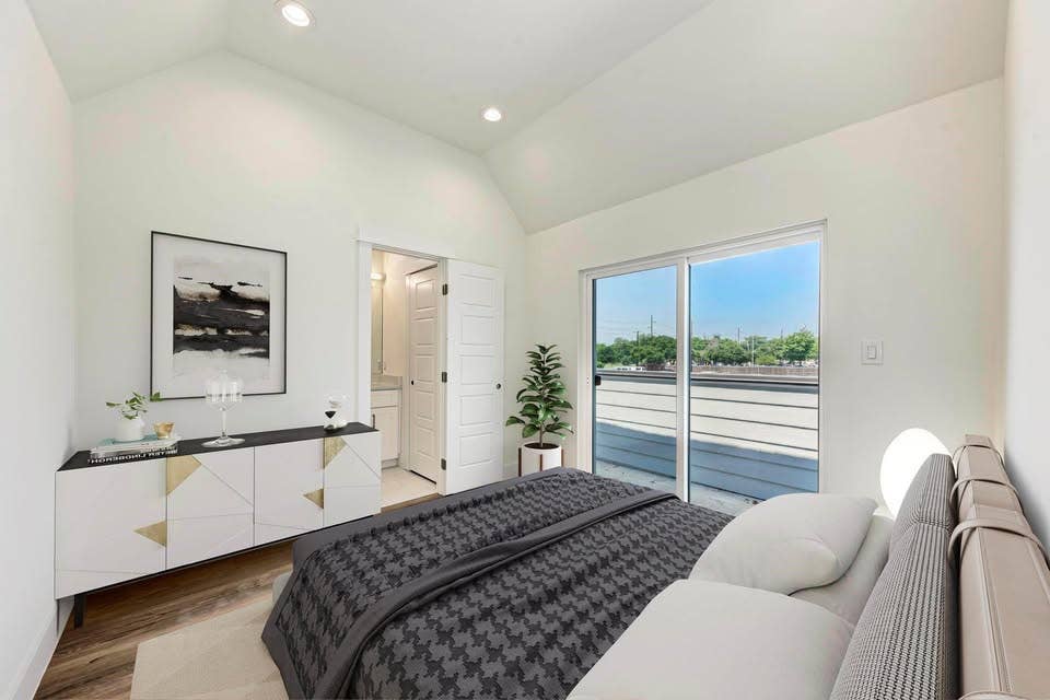 Private Balcony with Skyline Views!