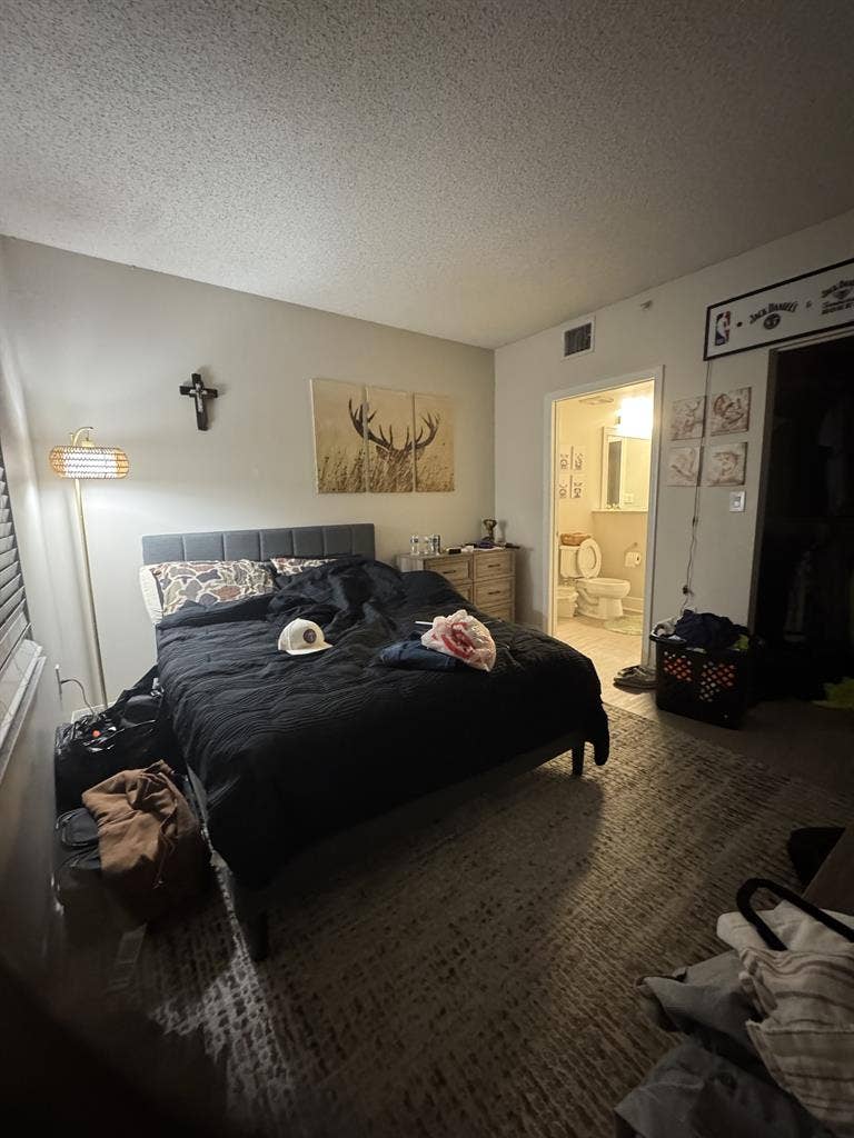 1 bed 1 private bath