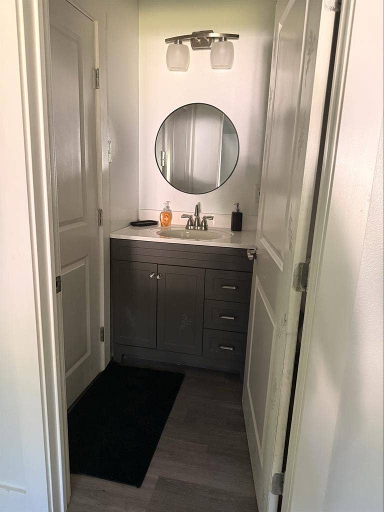 Private Room/Shared by Lake