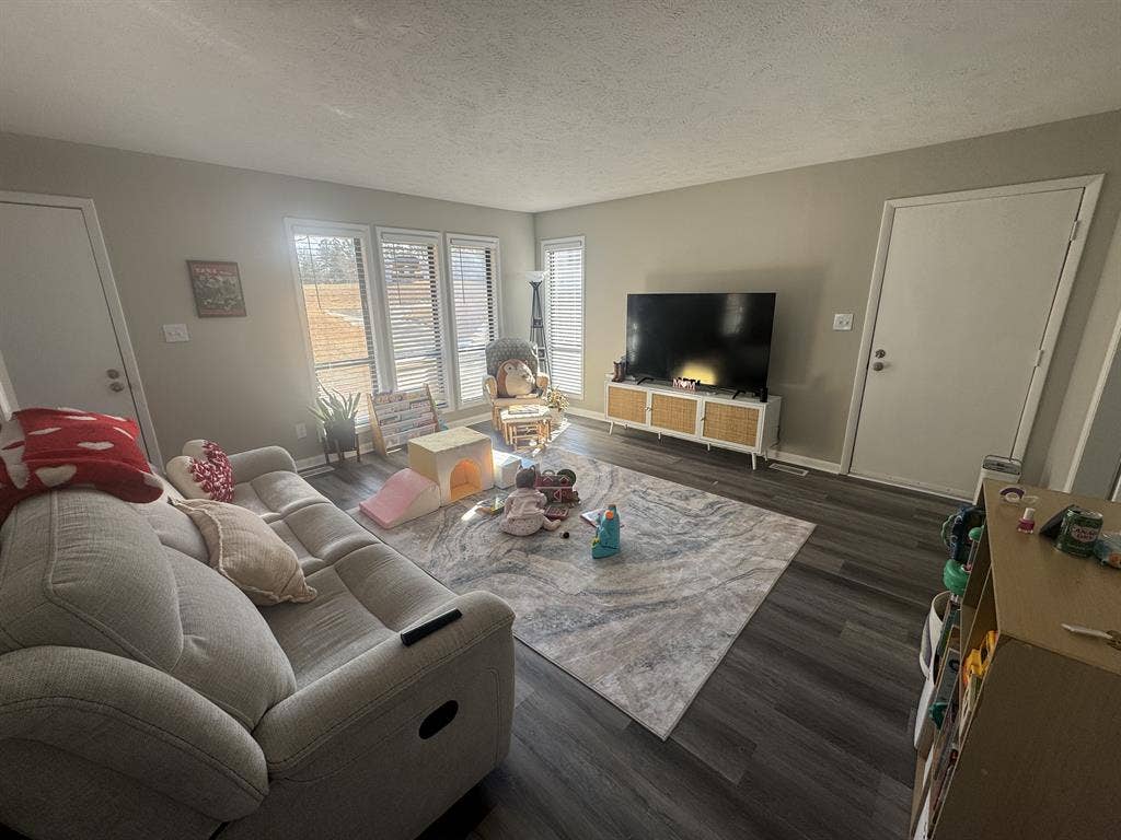 2 bed 1 bath in duplex