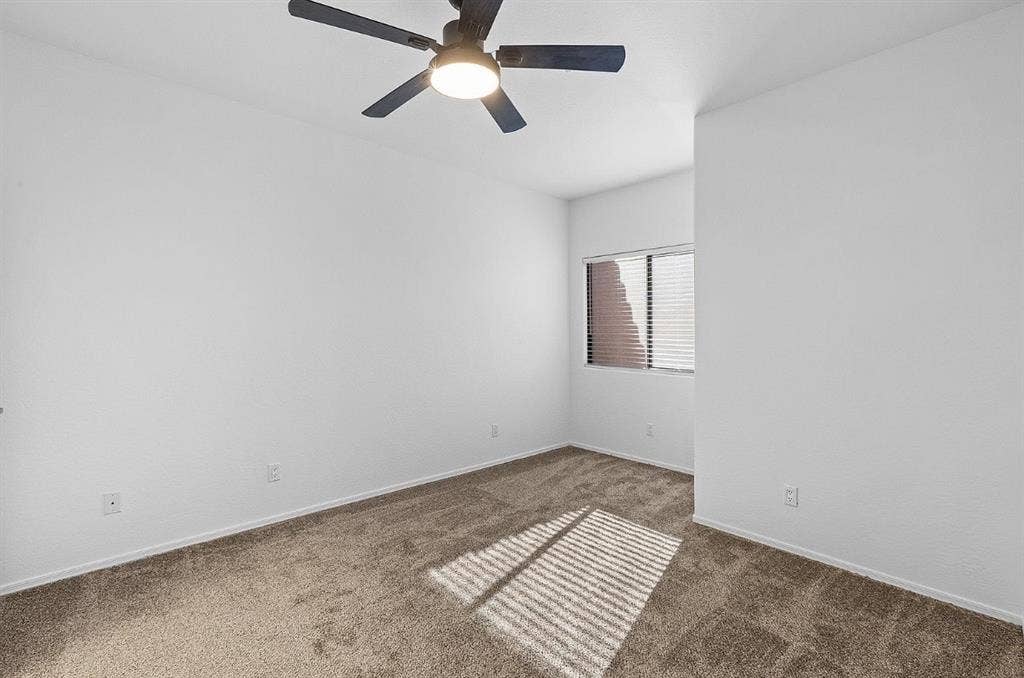 ROOM FOR RENT! Only $900 a month!