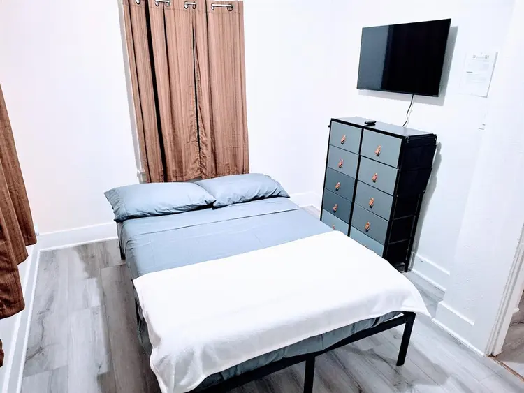 Large Furnished Room