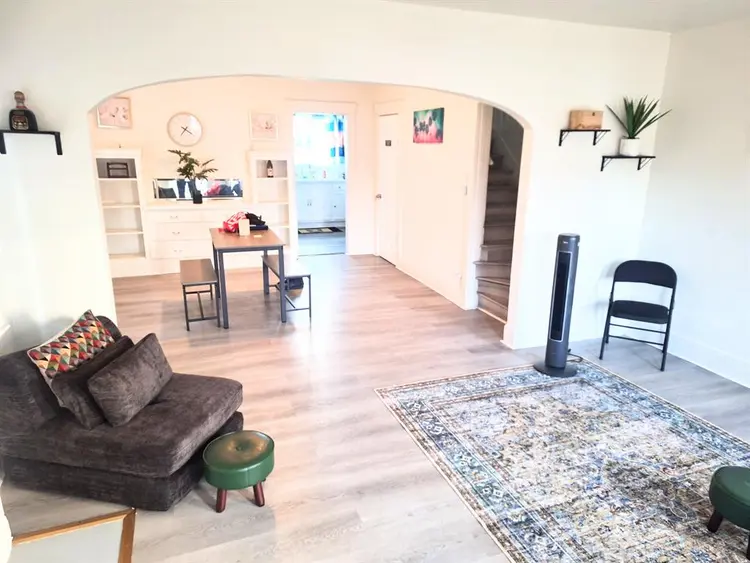 Large Furnished Room