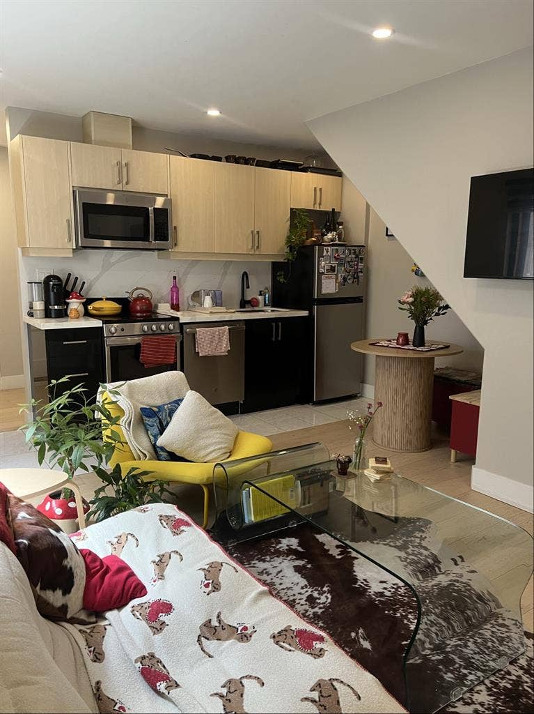 1 bedroom in a 2bed 1bath unit