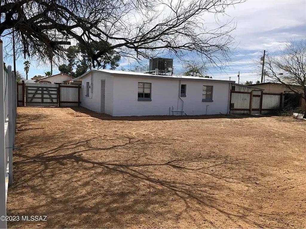 Furnished Tucson Home $1900