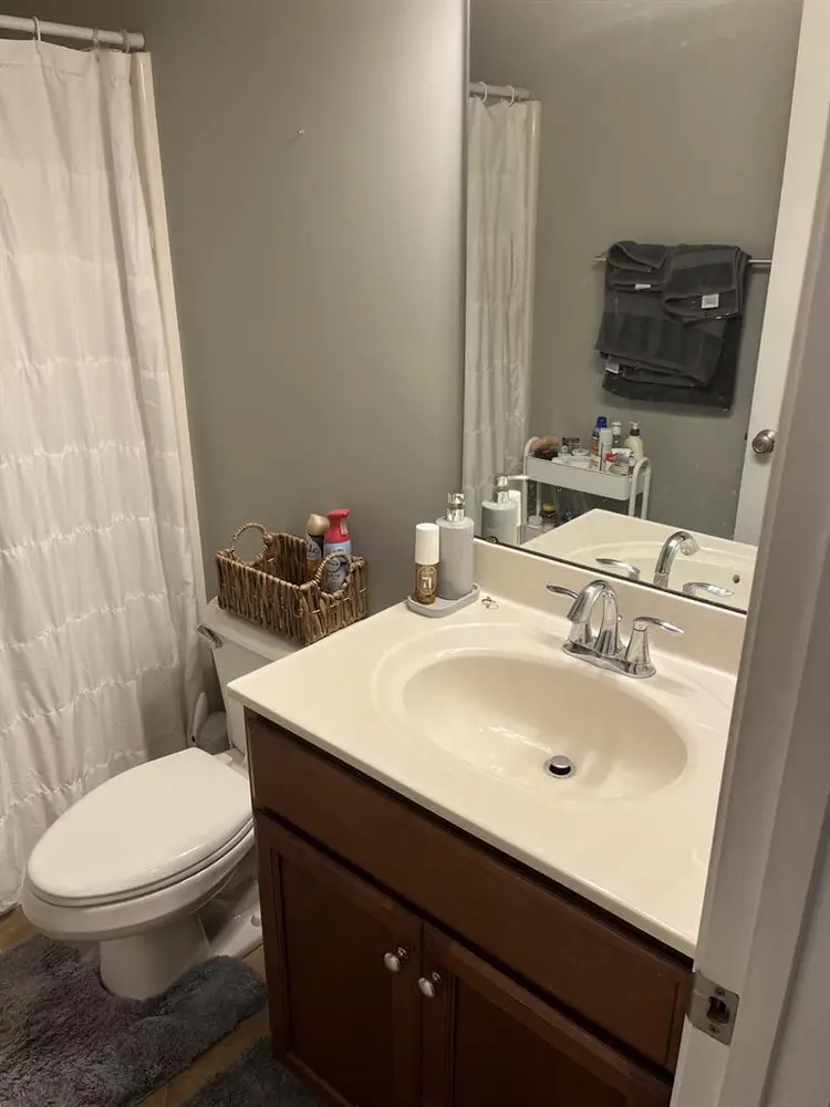 1 ROOMMATE NEEDED (MASTER BEDROOM)