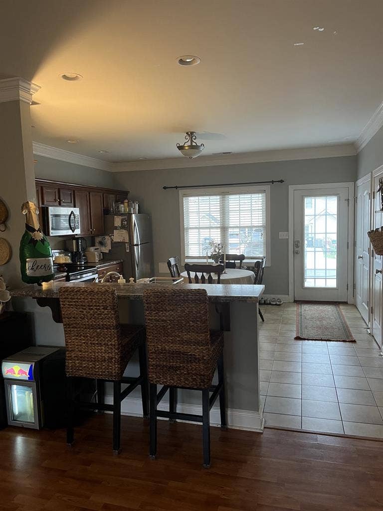 1 ROOMMATE NEEDED (MASTER BEDROOM)