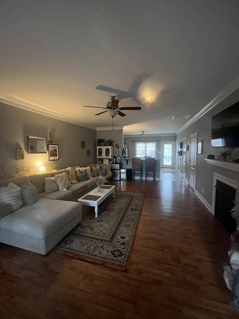 1 ROOMMATE NEEDED (MASTER BEDROOM)