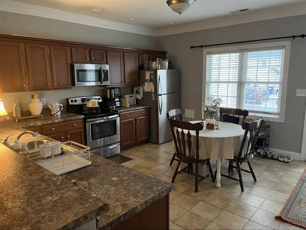 1 ROOMMATE NEEDED (MASTER BEDROOM)