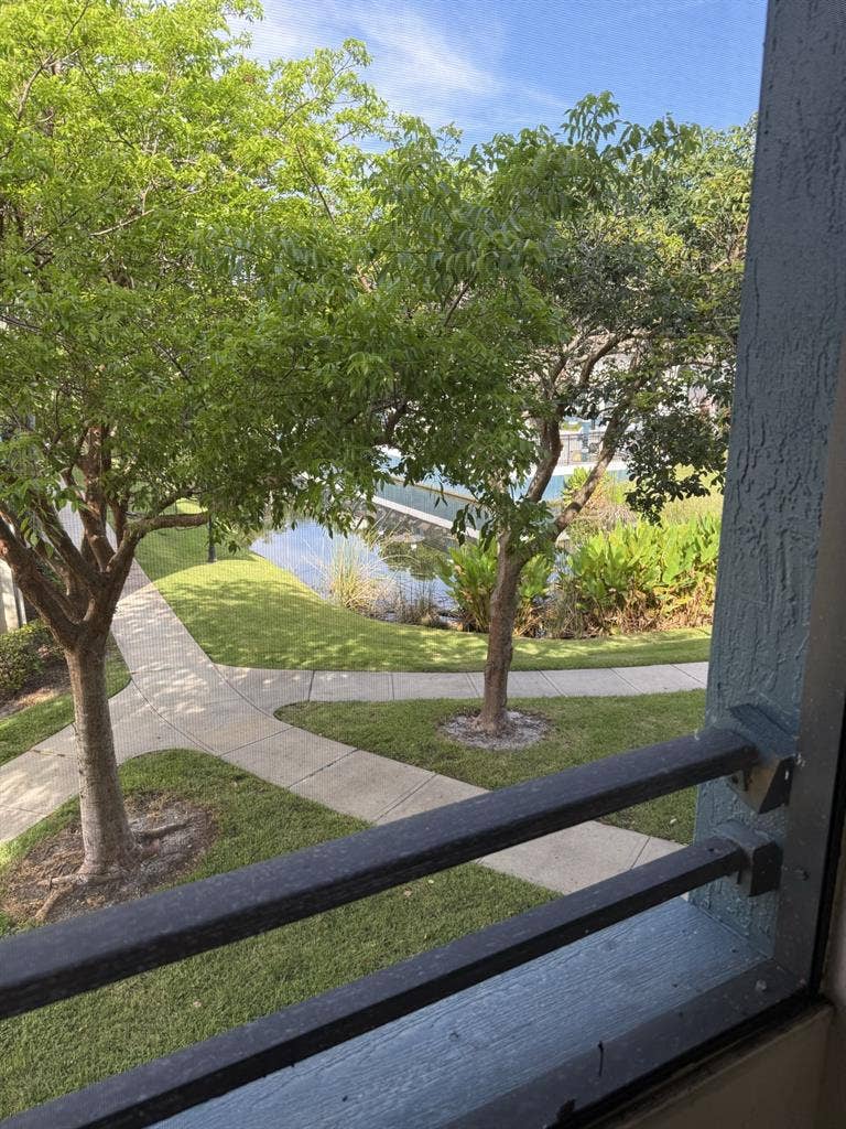 1 furnished bedroom in West Palm