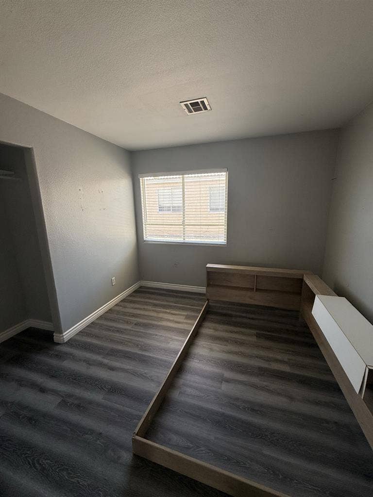 4 Rooms for rent shared bathroomm