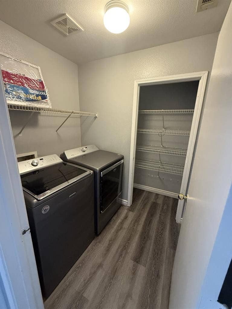 4 Rooms for rent shared bathroomm
