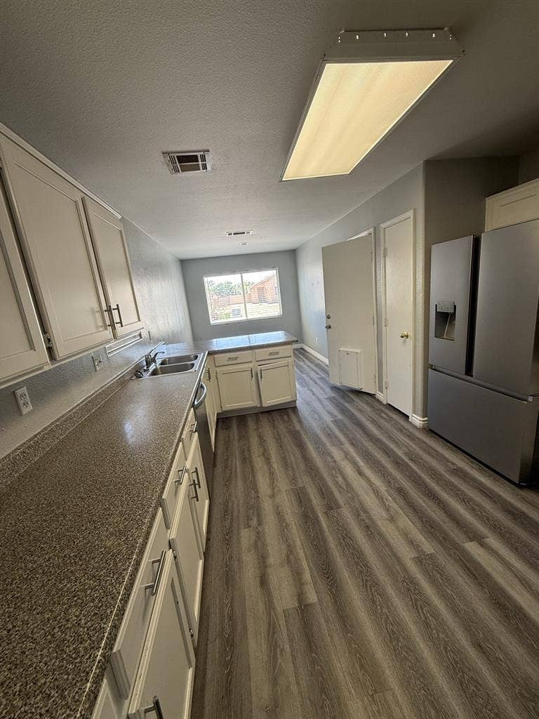 4 Rooms for rent shared bathroomm