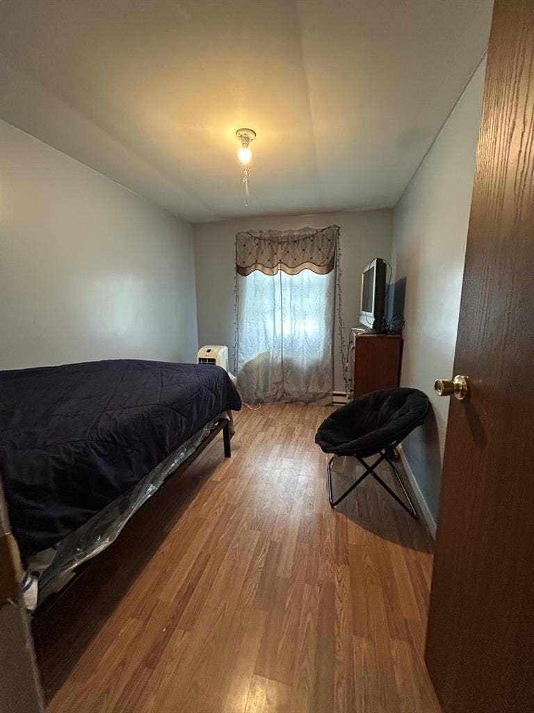 Clean Private Room in Quiet Home