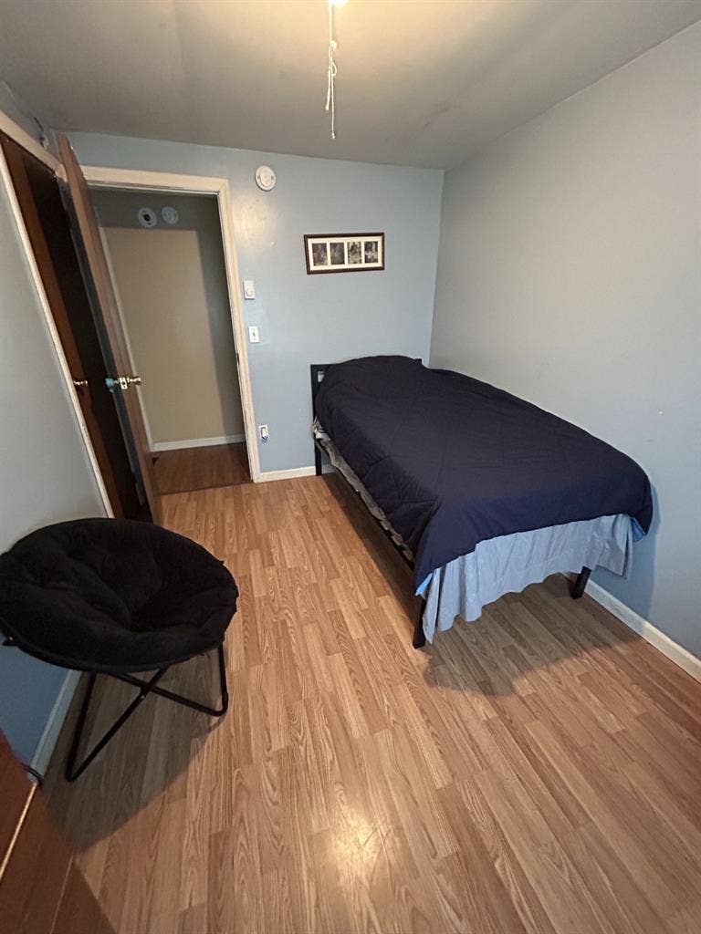 Clean Private Room in Quiet Home