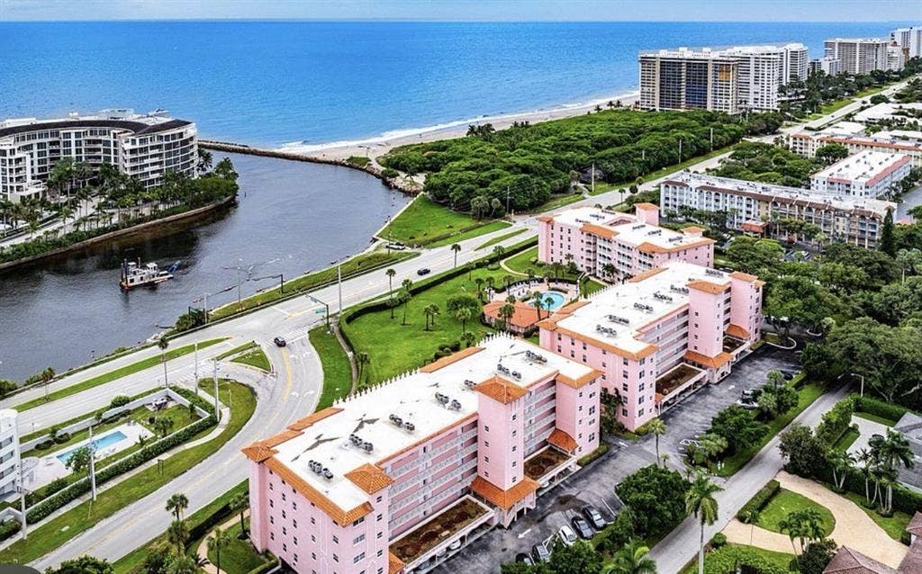Beautiful Beach living in Boca!